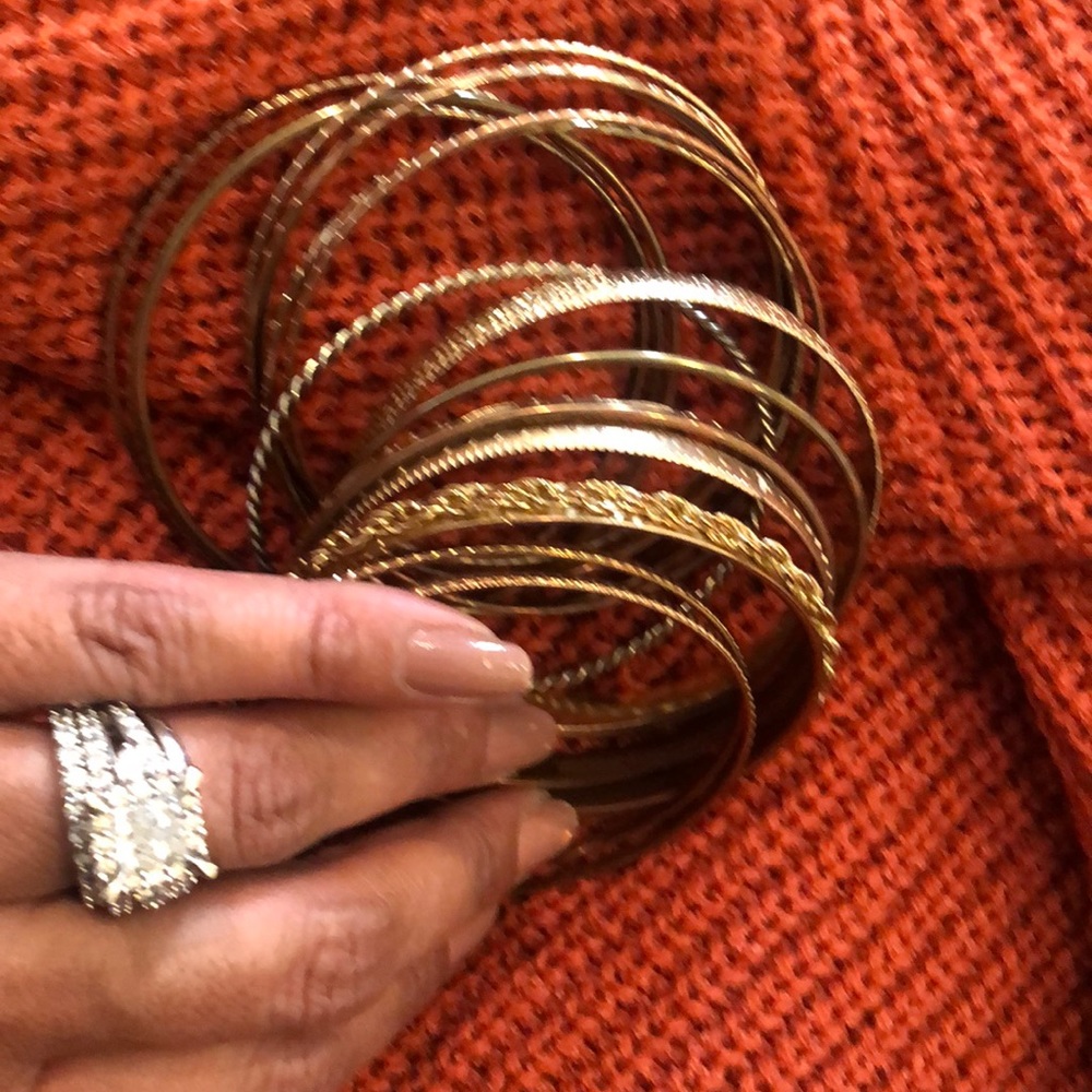 Over 20 Bangles! - image 8